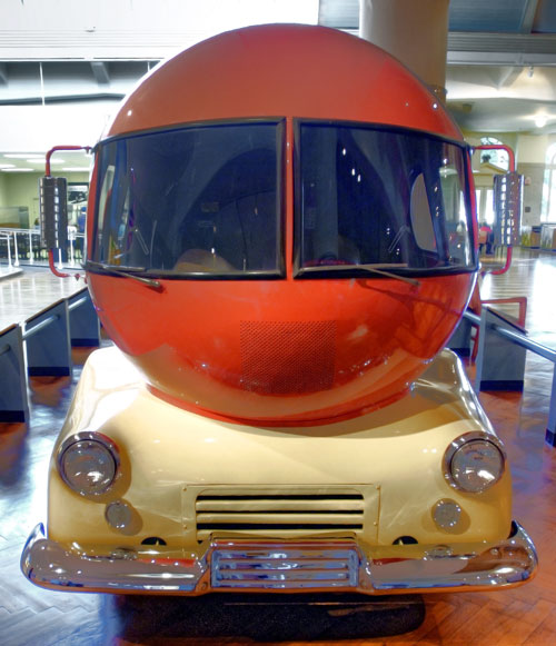 033108.jpg oscar myer wiener mobile