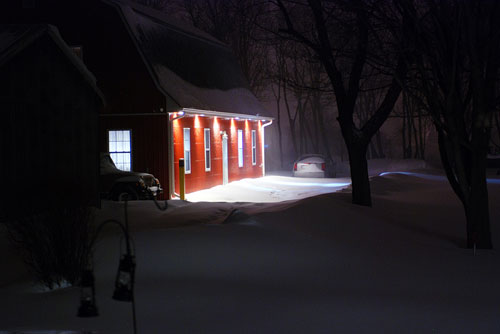 210308.jpg barn in snow