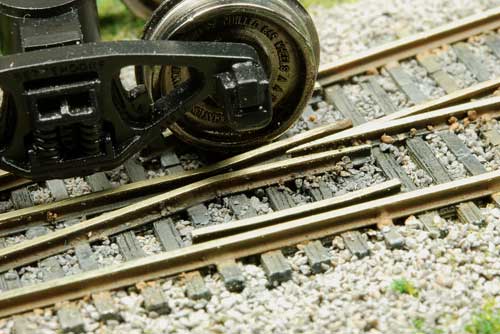 300608a.jpg z scale fast tracks